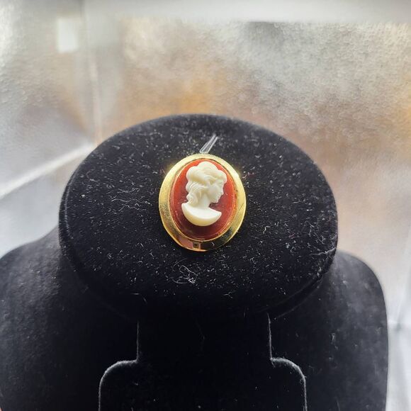 Vintage Cameo Pin - Picture 2 of 3